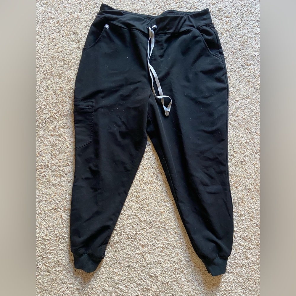 Figs Zamora 2.0 skinny scrub pants- black